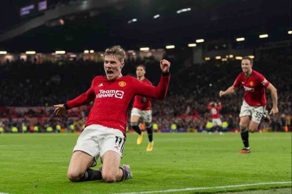 Rasmus Højlund esulta dopo un gol